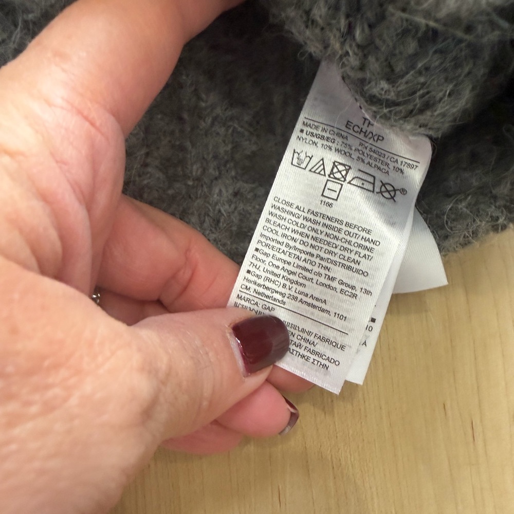 NWOT Cult Gaia x GAP collab Cozy Gray Cable Knit Cropped Cardigan Sweater - Picture 7 of 10